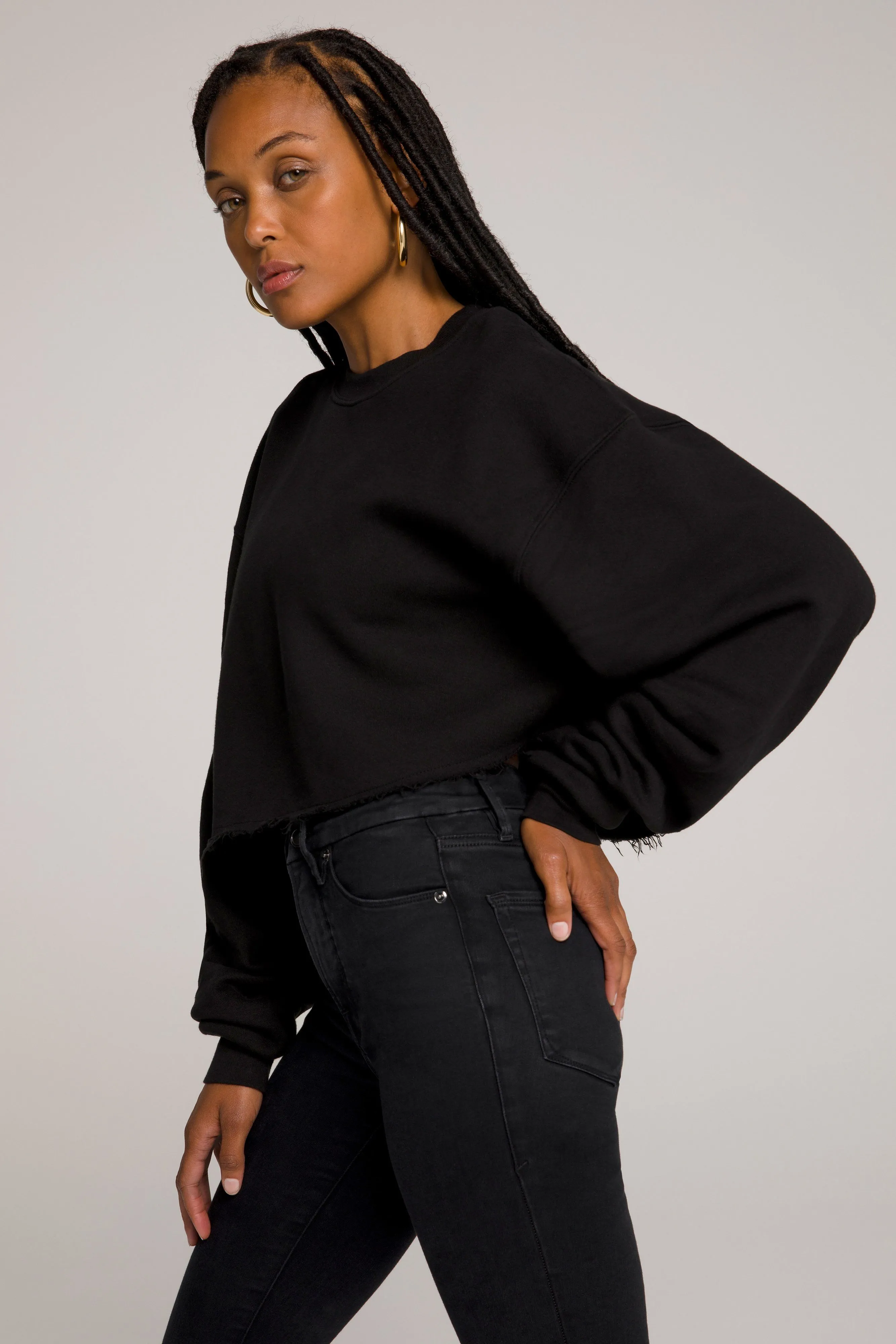 CROPPED & COOL SWEATSHIRT | BLACK001