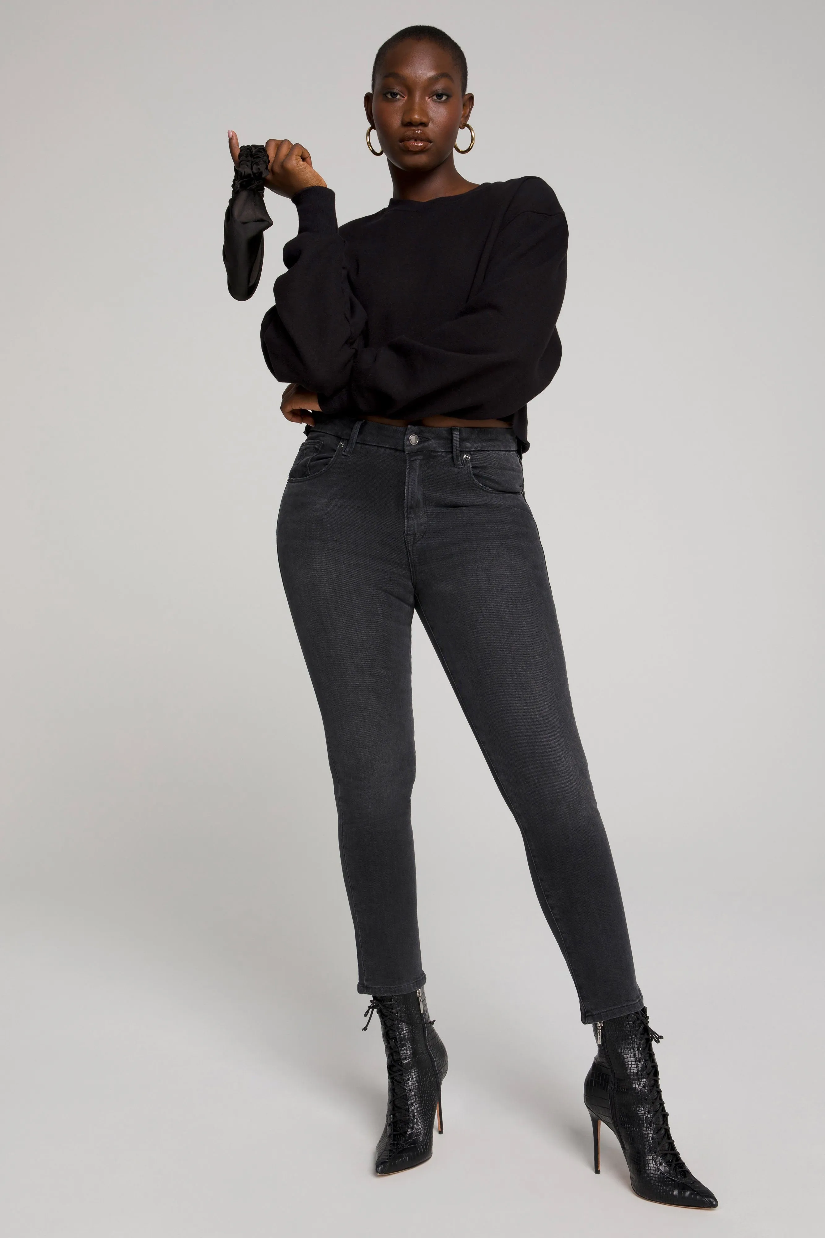 CROPPED & COOL SWEATSHIRT | BLACK001